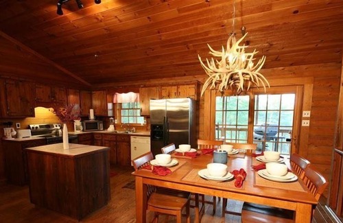 Chatsworth Cabin | Black BearBlack Bear-Rustic Family Cabin on Top of Fort Mountain!