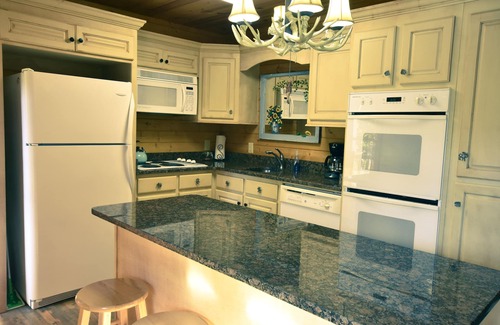 Hiawassee House | Black Bell Cabin - Fireplace - Mountain Top View - High Speed Internet