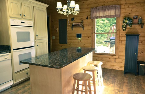 Hiawassee House | Black Bell Cabin - Fireplace - Mountain Top View - High Speed Internet