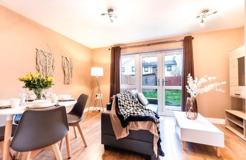 Peterborough Apartment | Black Brick Stays, Great Location, Free Parking, Fast Wi-Fi, Families & Contractors Welcome