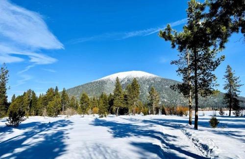 Black Butte Ranch House | Black Butte Ranch Modern A-Frame Retreat, sleeps 8
