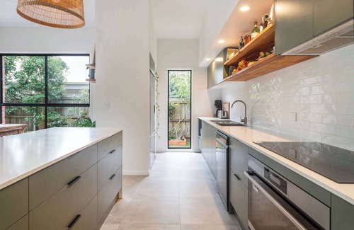 Wooloweyah House | Black Cockatoo - Oceanstays - Pet Friendly