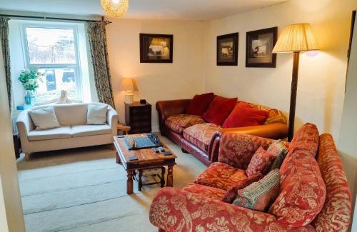 Eastgate House | Black Dog House