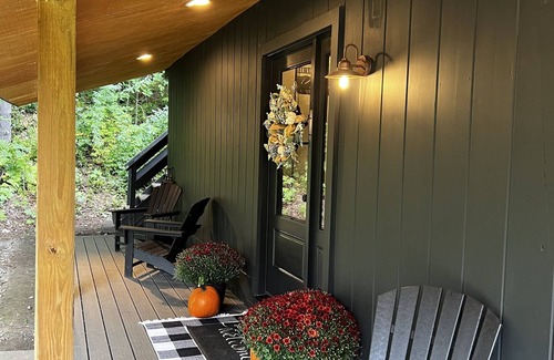 Plymouth Ski Chalet | Black Dog Lodge - Ski Chalet centered between Okemo and Killington Mt.