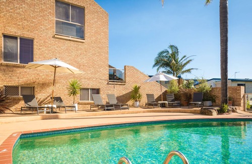 Merimbula Hotel | Black Dolphin Resort Motel & Apartments