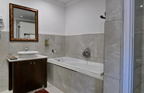 Greater Johannesburg Metropolitan Area Hotel | Black Eagle Hotel & Spa