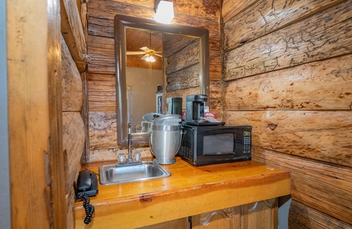 Big Bear Lake Hotel | Black Forest Lodge And Cabins