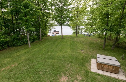 Tay Valley Cottage | Black Lake Cottage w/ Hot Tub and Sauna