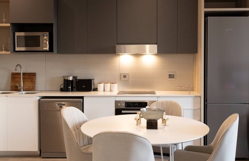 Menlyn Apartment | Black Marble - Menlyn Residence