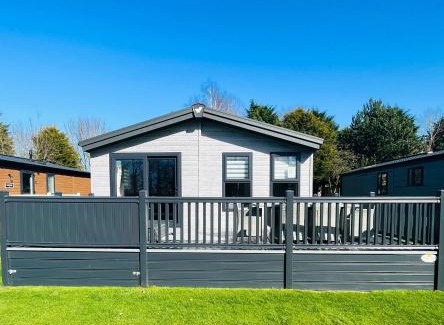 Allerthorpe House | Black Moorhen Lodge with Hot Tub