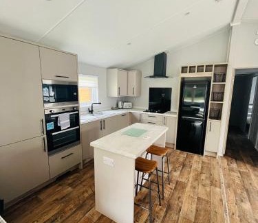 Allerthorpe House | Black Moorhen Lodge with Hot Tub