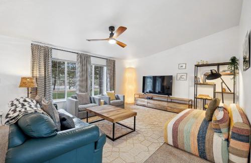McCall House | Black Moose - Pet friendly - Trailer parking - Wood stove - Single level