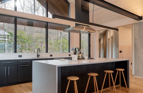 Laurel Ridge House | Black Mountain Cross Cabin, luxury private home with amazing views and hot tub.