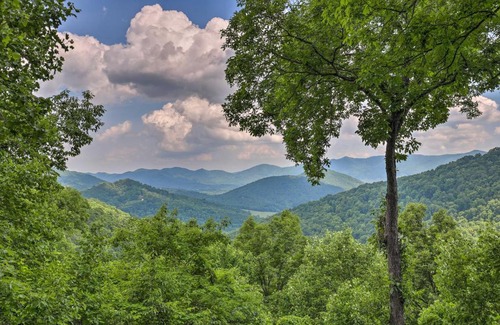 Laurel Ridge House | Black Mountain Gem with Inviting Deck and Scenic Views