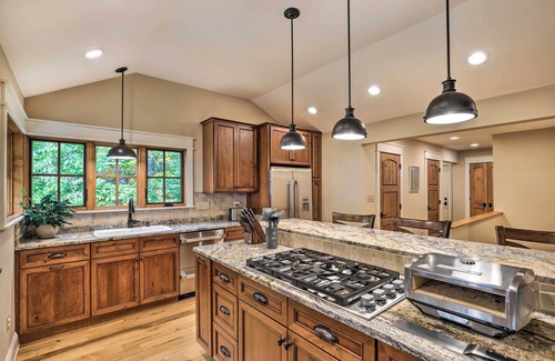 Laurel Ridge House | Black Mountain Lodge: Stunning Mountain Lodge near Asheville-with Breathtaking Views!