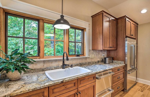 Laurel Ridge House | Black Mountain Lodge: Stunning Mountain Lodge near Asheville-with Breathtaking Views!