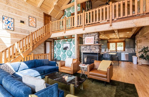 Laurel Ridge House | Black Mountain Retreat: Newly Renovated Luxury, Game Room, VIEWS, Hot Tub