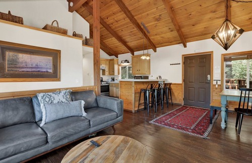 Upper Moonridge Cabin | Black OAK Cabin #1977