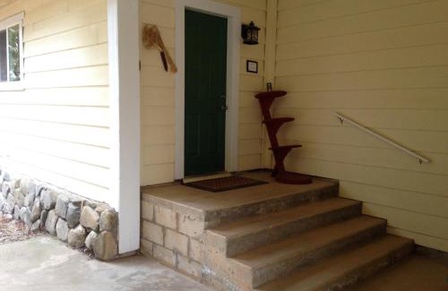 Mariposa House | Black Oak Hill Vista near Yosemite - mountain views & starry night sky