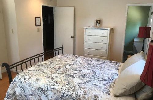 Mariposa House | Black Oak Hill Vista near Yosemite - mountain views & starry night sky