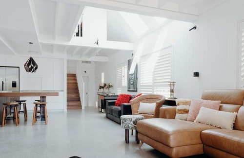 Belongil House | Black on Belongil - Beach Houses of Byron
