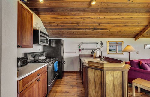 Seabright House | Black Pearl Cottage – Classic Seabright Charm Near the Beach