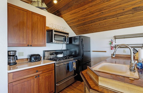 Seabright House | Black Pearl Cottage – Classic Seabright Charm Near the Beach