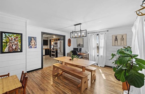 Owensboro House | Black remodeled farmhouse minutes to downtown Owensboro