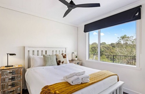 Wainui House | Black Ridge - Country Luxury & Comfort | Free WiFi
