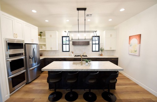 Hurricane Villa | Black Ridge Villa near Sand Hollow & Zions. Sleeps 32. Private pool & hot tub.