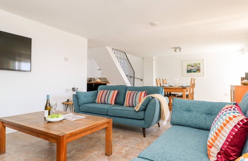 Boscundle Cottage | BLACK ROCK, pet friendly, with hot tub in St. Austell