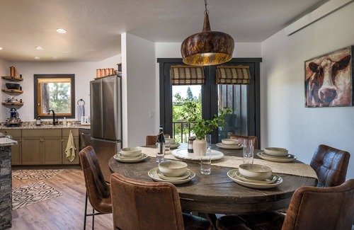 Lake Hatcher Park Condo | Black Stone-Dreamy Mountain Getaway on the Water with Endless Views.