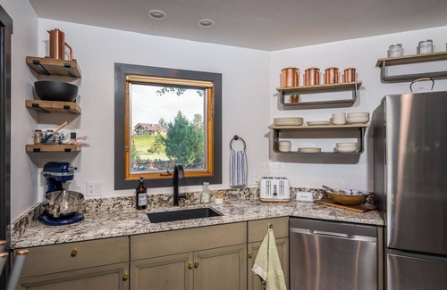 Lake Hatcher Park Condo | Black Stone-Dreamy Mountain Getaway on the Water with Endless Views.