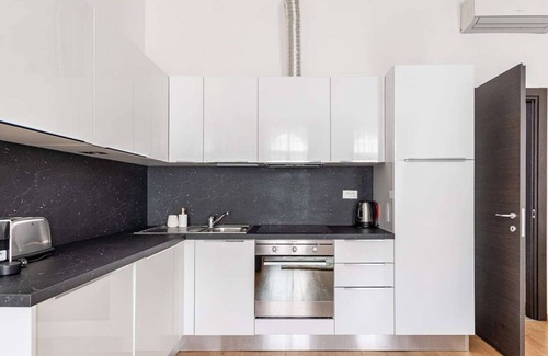 Prague 5 Apartment | Black Swan Apartment - 50 Meters from Dancing House