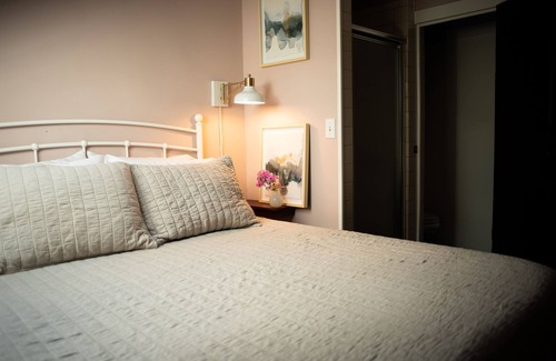 Interlaken Bed & Breakfast | Black Walnut Bed and Breakfast