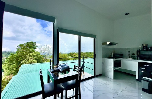 Monteverde Apartment | Black & White Apartments Monteverde