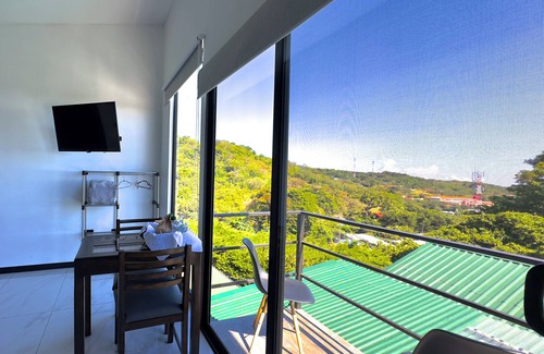 Monteverde Apartment | Black & White Apartments Monteverde