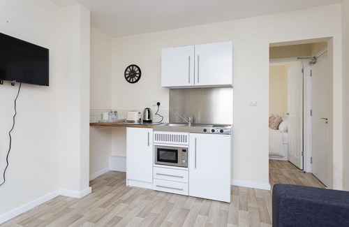 Southampton City Centre Apartment | Blackberry - Stylish Self-contained Flats in Soton City Centre