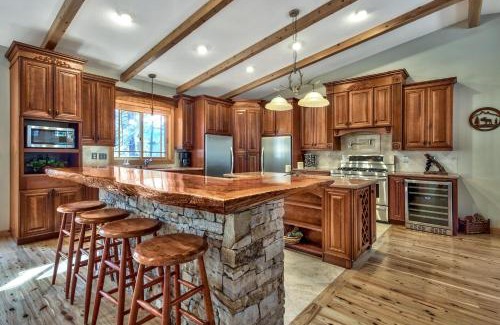 Tahoe Paradise House | Blackfoot Luxury Retreat - Hot Tub Pool Table Pets Deck