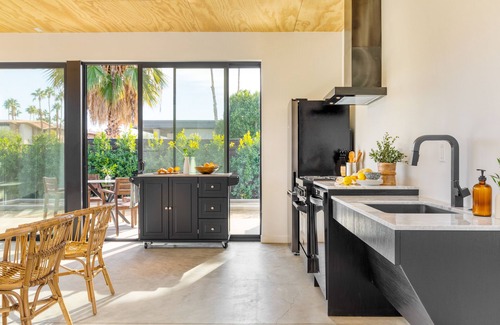 Downtown Palm Springs Hotel | Blackhaus Full Buyout by AvantStay | 16-Room Hotel