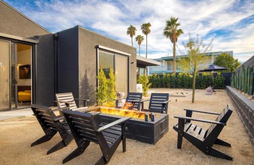 Downtown Palm Springs Hotel | Blackhaus Full Buyout by AvantStay 16-Room Hotel