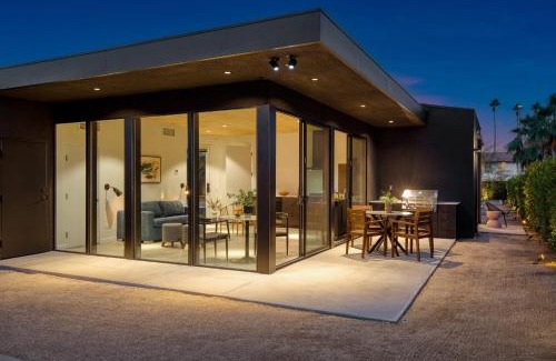 Downtown Palm Springs Hotel | Blackhaus Full Buyout by AvantStay 16-Room Hotel