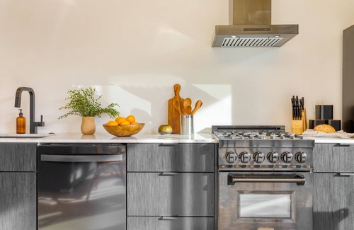 Downtown Palm Springs House | Blackhaus Suites by AvantStay – Modern Comfort in Downtown Palm Springs
