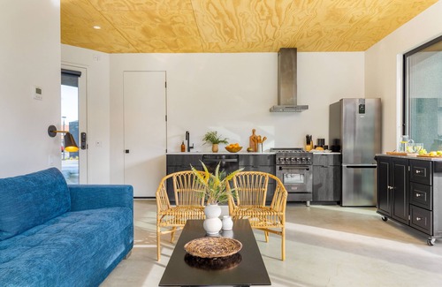 Downtown Palm Springs House | Blackhaus Suites by AvantStay – Modern Comfort in Downtown Palm Springs