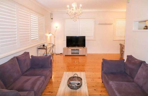 Blacksmiths House | Blacksmiths Sea Breeze-pool and walk to the beach!