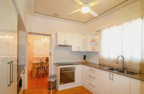 Blacksmiths House | Blacksmiths Sea Breeze-pool and walk to the beach!