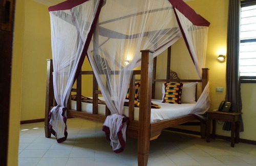 Uroa Hotel | Blackstone Beach Resort