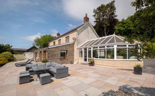 Newcastle Emlyn House | Blaenachddu