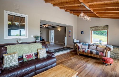 Newcastle Emlyn House | Blaenachddu