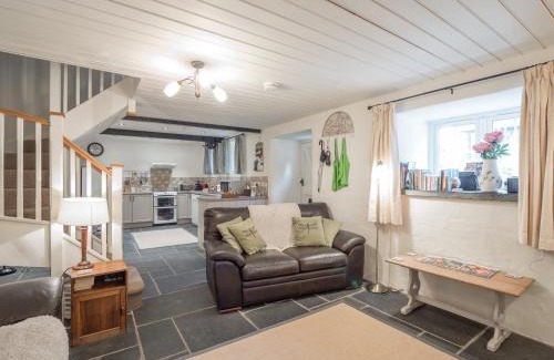 Newcastle Emlyn House | Blaenfforest Granary Newcastle Emlyn
